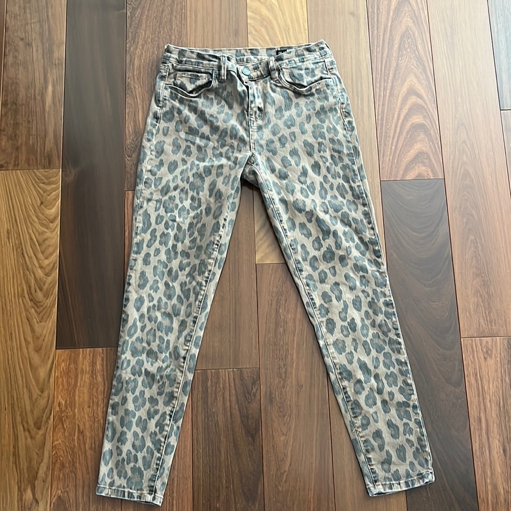 Cheetah Print Blank NYC skinny jeans size 28